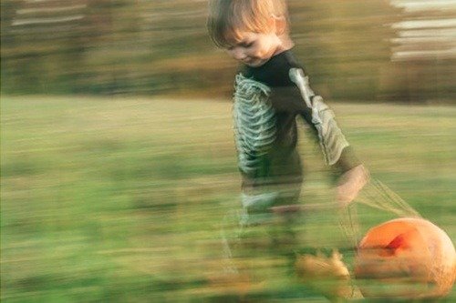 gallery image blur child halloween